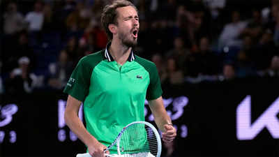 Australian Open 2024: Medvedev outlasts Zverev to book Sinner showdown in Melbourne final