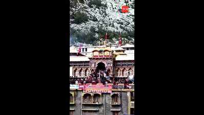 Uttarakhand: Snow envelops areas in Badrinath Dham