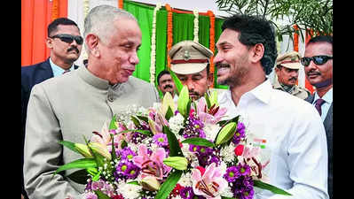 AP making remarkable progress in all sectors, says guv on R-Day
