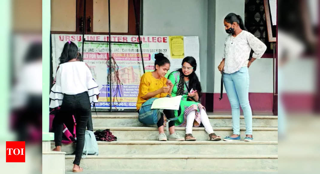 Higher education enrollment soars to 4.33 cr in 2021-22, marking a 26.5% surge since 2014: Survey