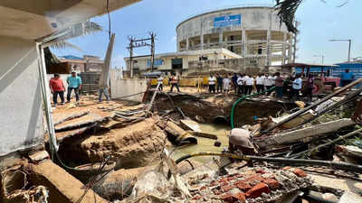 Chennai Metrowater pipeline breaks in Perungudi; gushing water destroys apartment compound wall