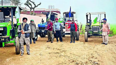Farmers lead statewide tractor march on Republic Day, renew demands for MSP