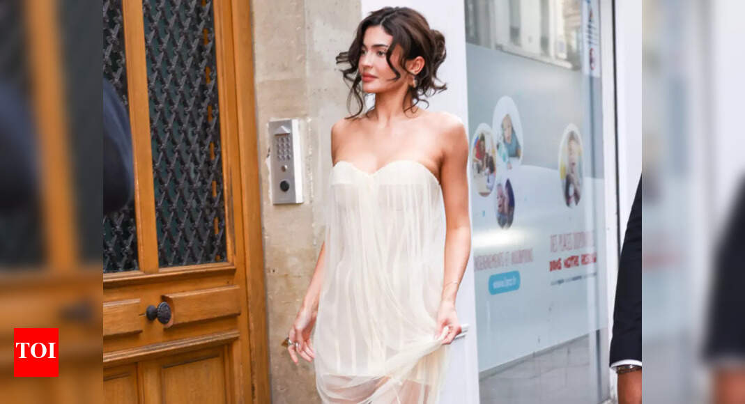 white christmas dresses Kylie Jenner Black Mermaid 2022 Dress main image 1