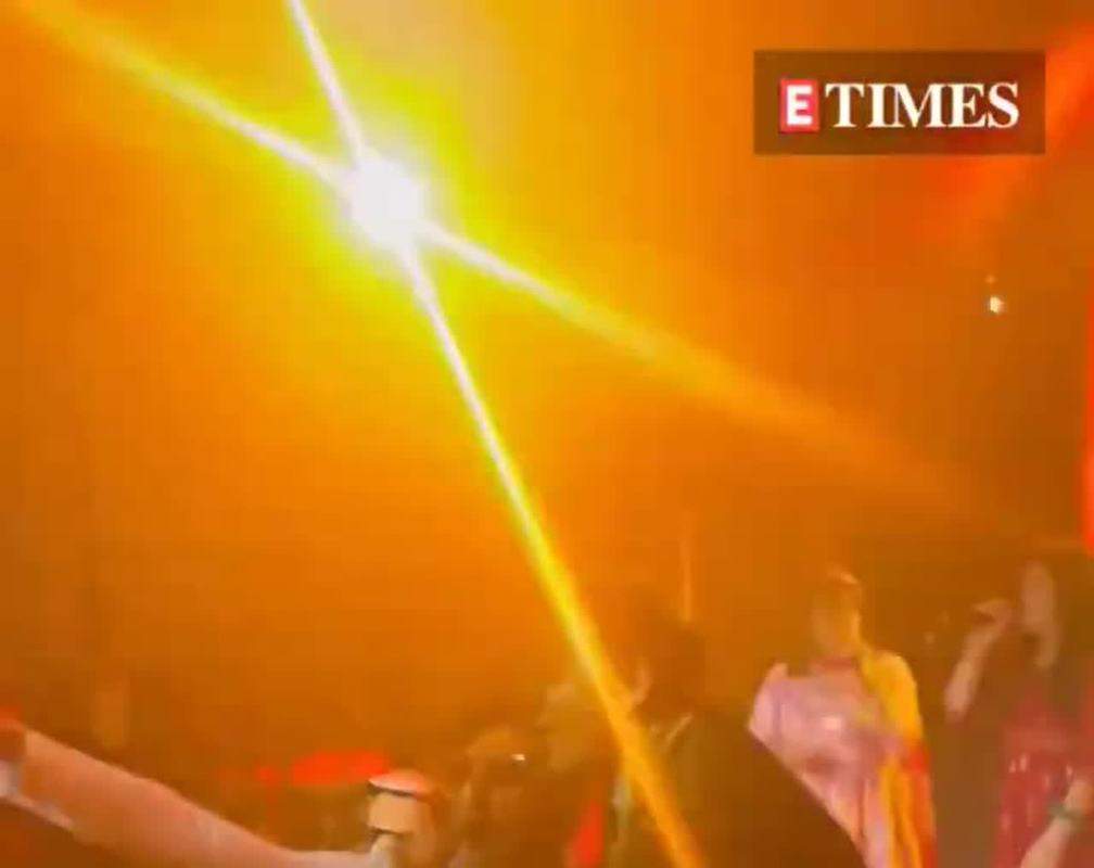 
#RanveerSingh's POWER-PACKED Dance At Karan Deol's Reception | #shorts
