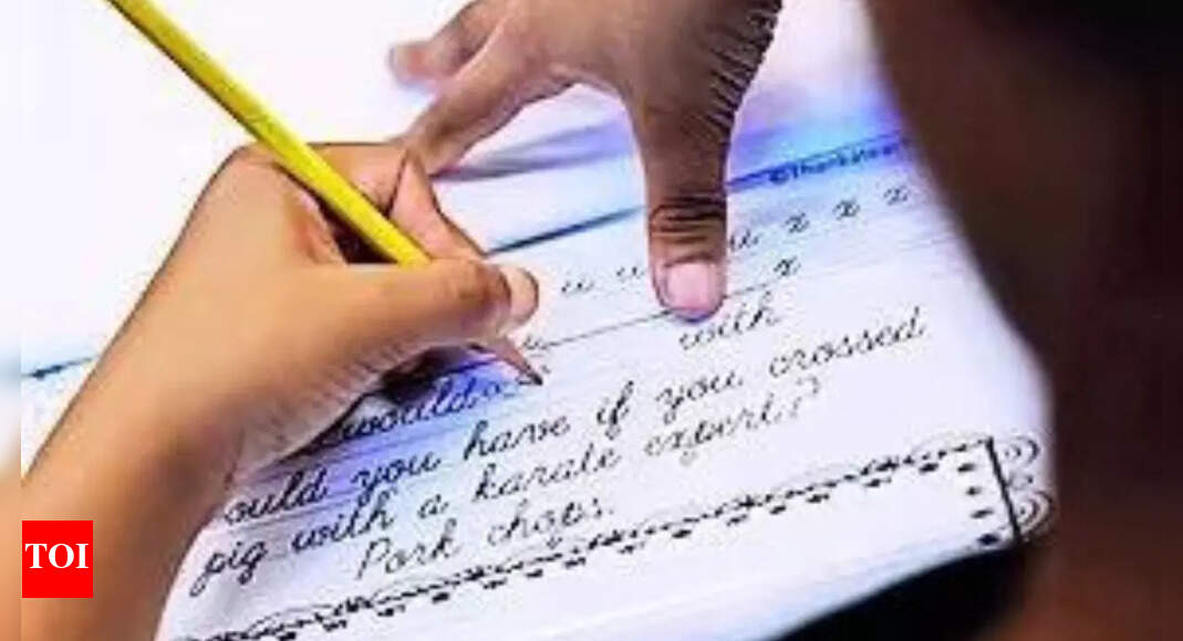 Shunned in digital age, cursive makes comeback in California - Times of ...