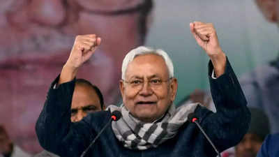 All players huddle in Bihar as Nitish readies to switch teams