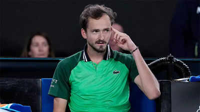Australian Open: Can Medvedev stop Sinner's march?