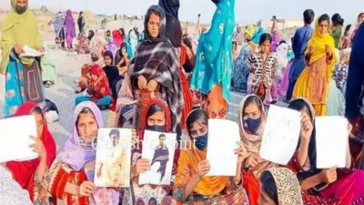 Families of abducted Baloch students blocks CPEC route in Pakistan