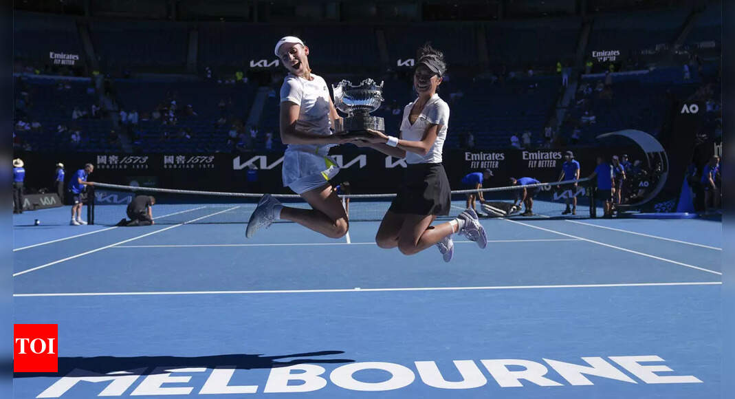Su-Wei, Mertens clinch Aus Open women's doubles title