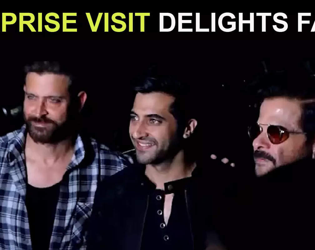 
Hrithik Roshan and Anil Kapoor surprise fans as they visit theatre playing 'Fighter'
