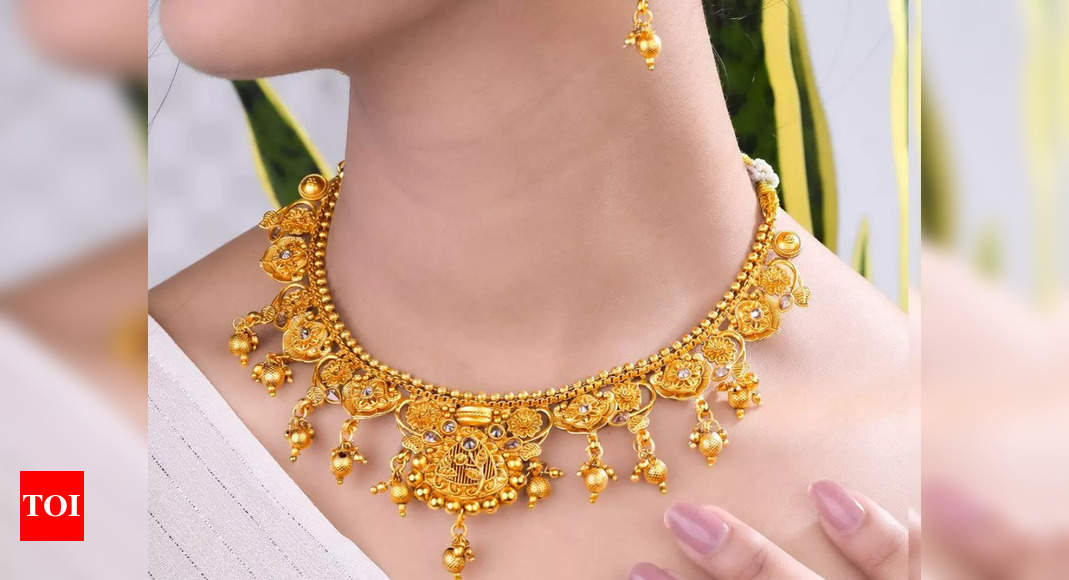 Gold necklace designs store latest 2020