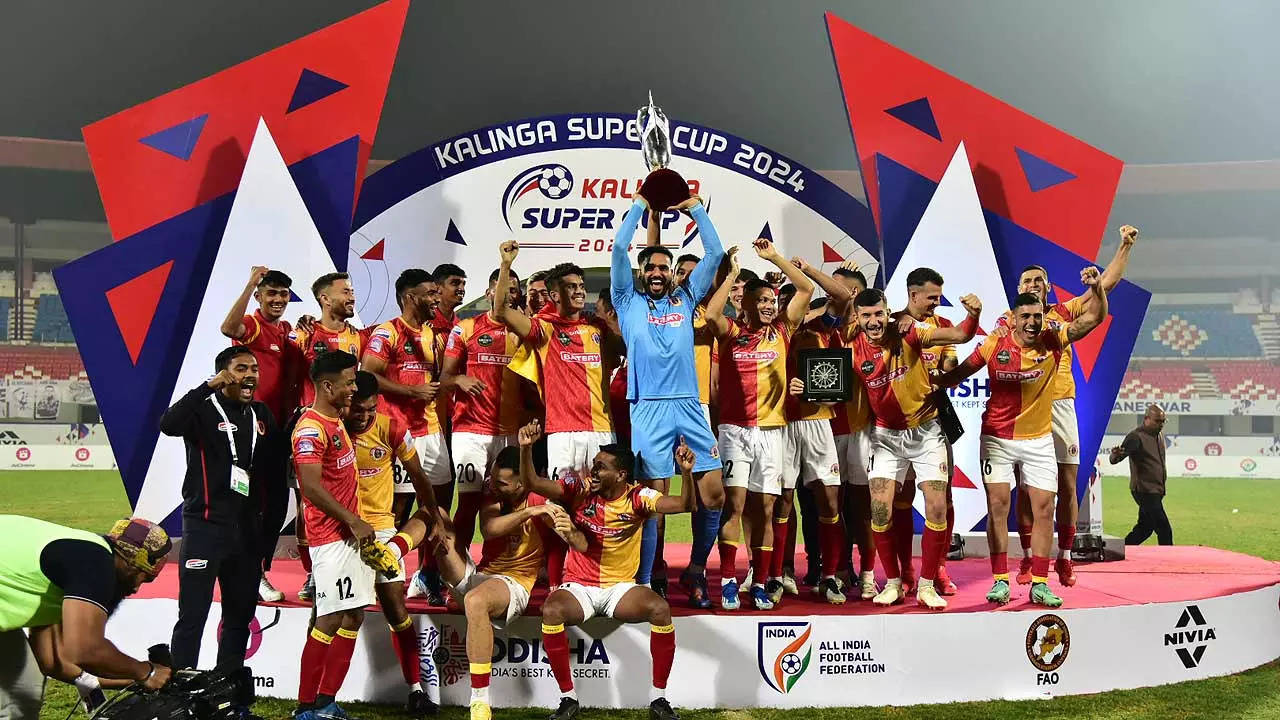 East Bengal end 12-year trophy drought to win Super Cup after Cleiton's  extra-time winner - ESPN