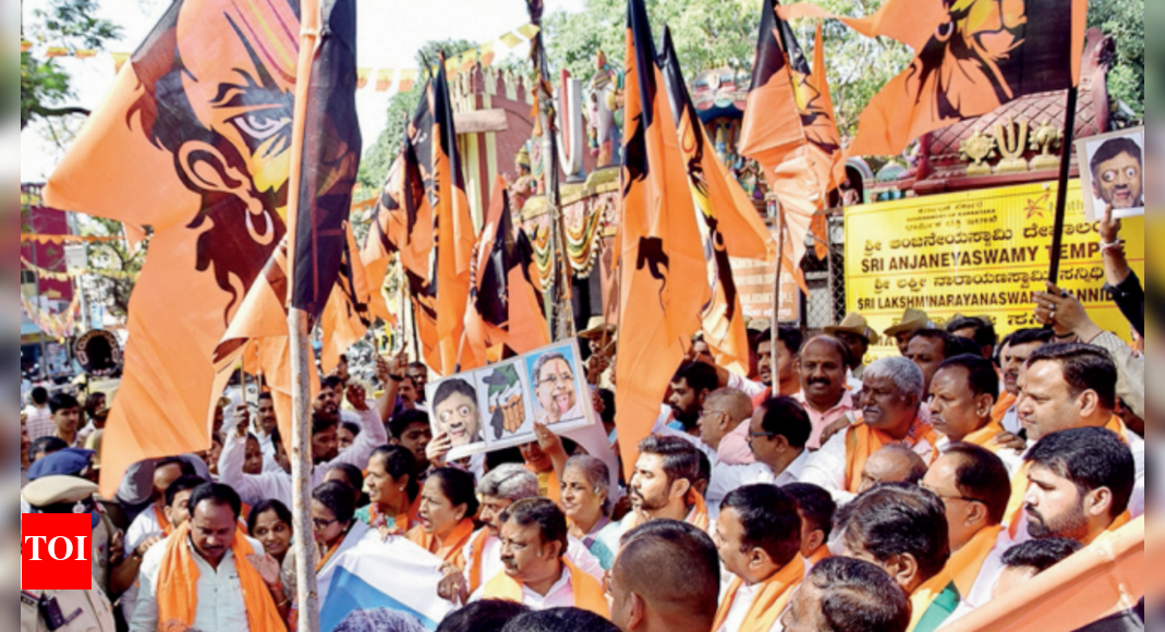 Flag removal: Mandya fumes, protests roll across Karnataka | Bengaluru ...