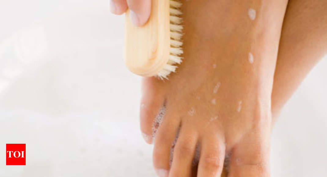 alleen Roman paars Pedicure at Home in 5 Easy Steps | How to Do Pedicure at Home | - Times of  India