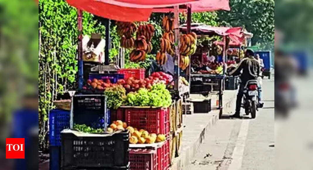Footpaths Vanish In Sakchi Market Area As Vendors Put Up Their Stalls ...