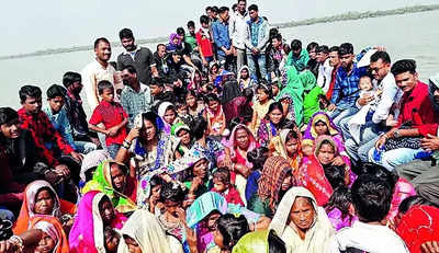 Boat Passengers: Boat Passengers Adrift for 3 Hours in Mahanadi Rescued ...