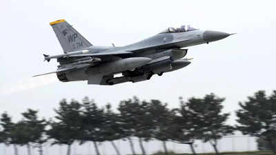 F-16 fighter jet crashes near South Korean sea,pilot ejects safely