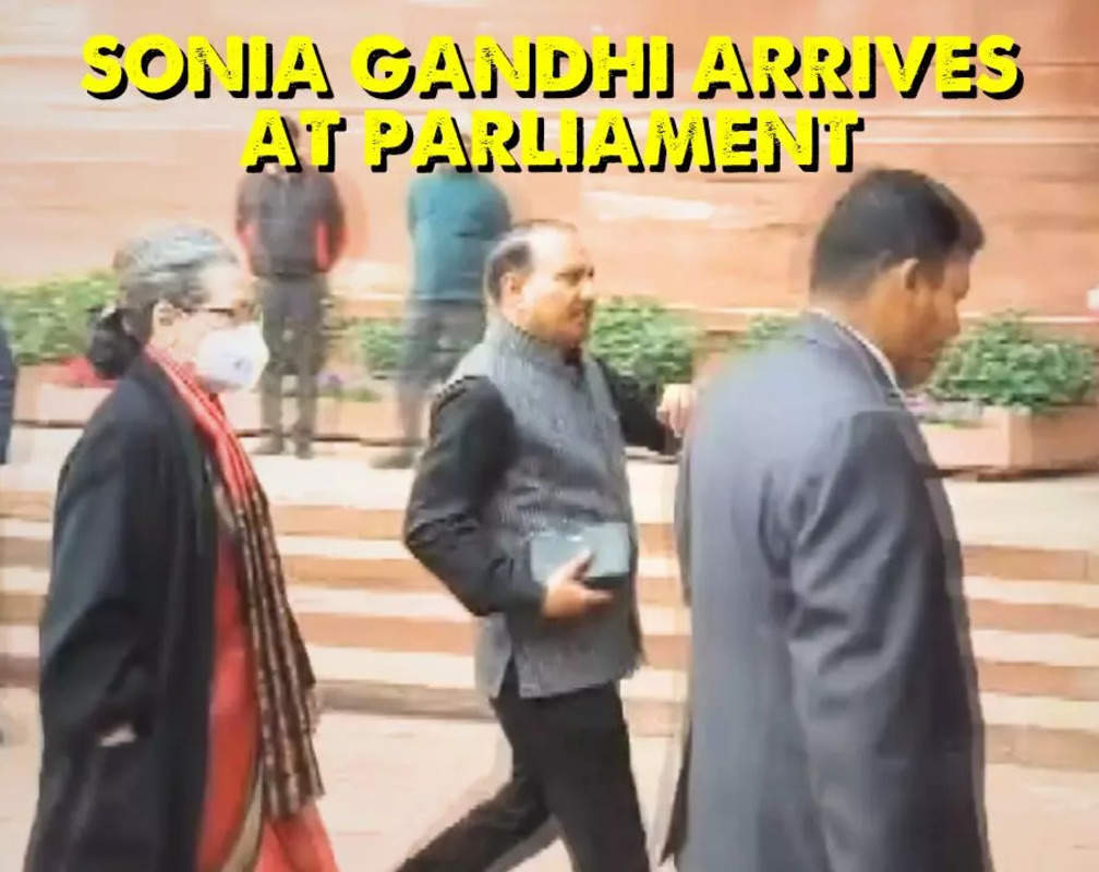 
Interim Budget 2024: Congress Chairperson Sonia Gandhi arrives at Parliament
