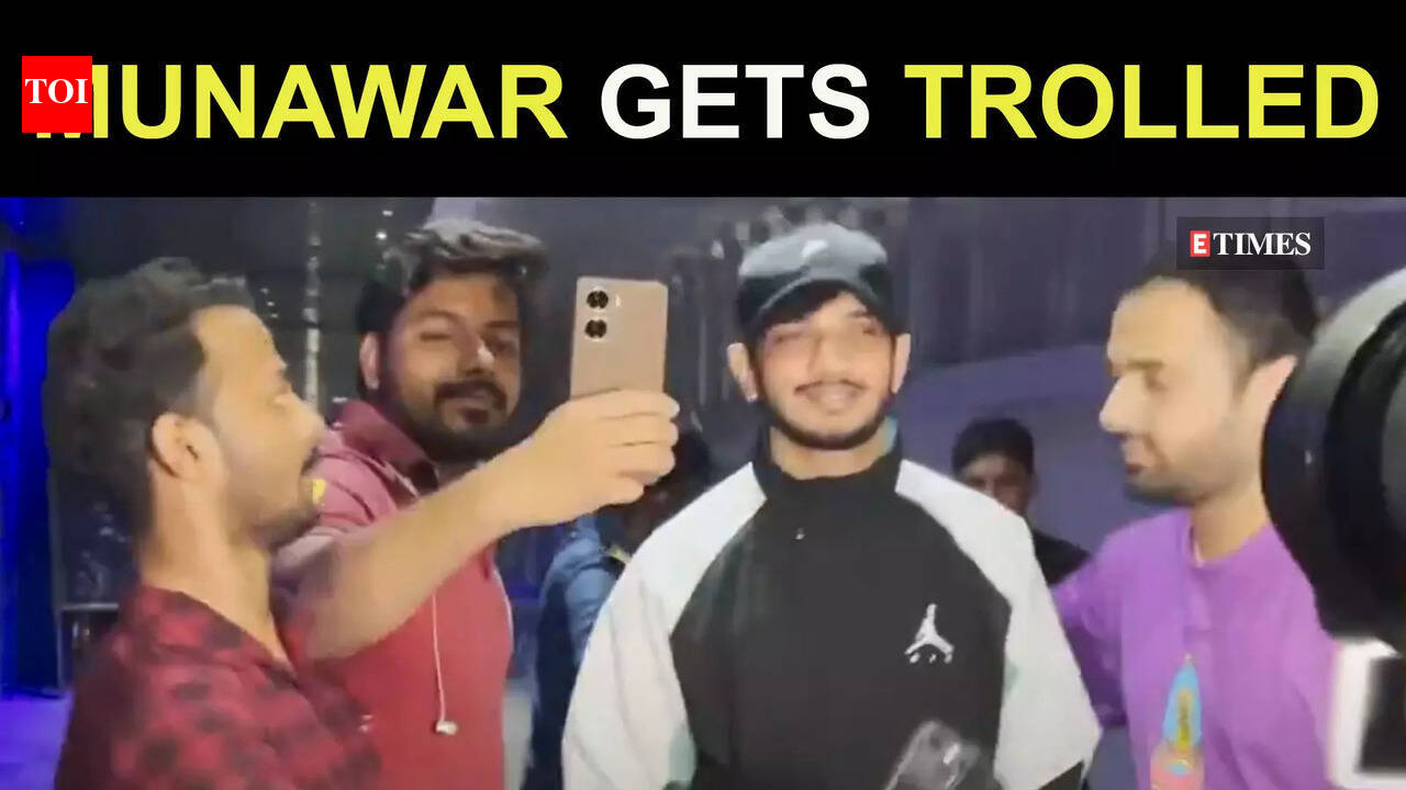 Munawar Faruqui apologises to elderly security guard after accidentally ...