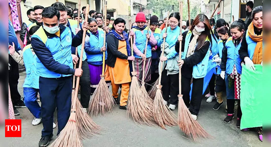 Korean Students: Korean Students Join Hands with Ludhiana Municipal ...