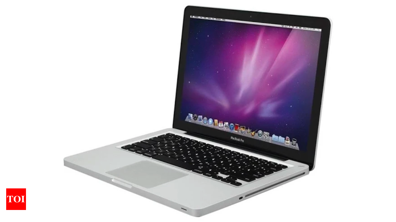 Apple adds the last MacBook with a CD drive to its obsolete list