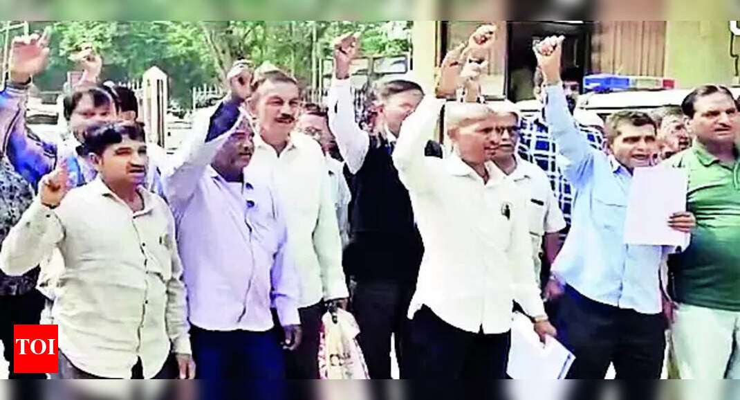 Housing Scheme Protesters Detained, Freed | Vadodara News - Times of India