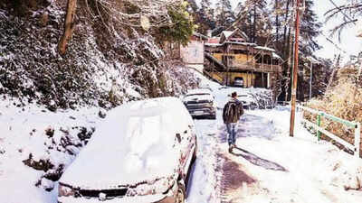 Snow and rain: Over 700 roads remain blocked, no power in many ...