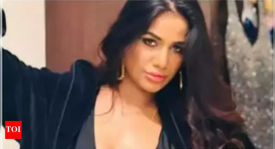 Poonam Pandey Death: Eerie silence at the actor’s house, no visitors allowed – Exclusive! |