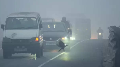 Minimum temperature in Delhi drops to 6.7°C, air quality deteriorates