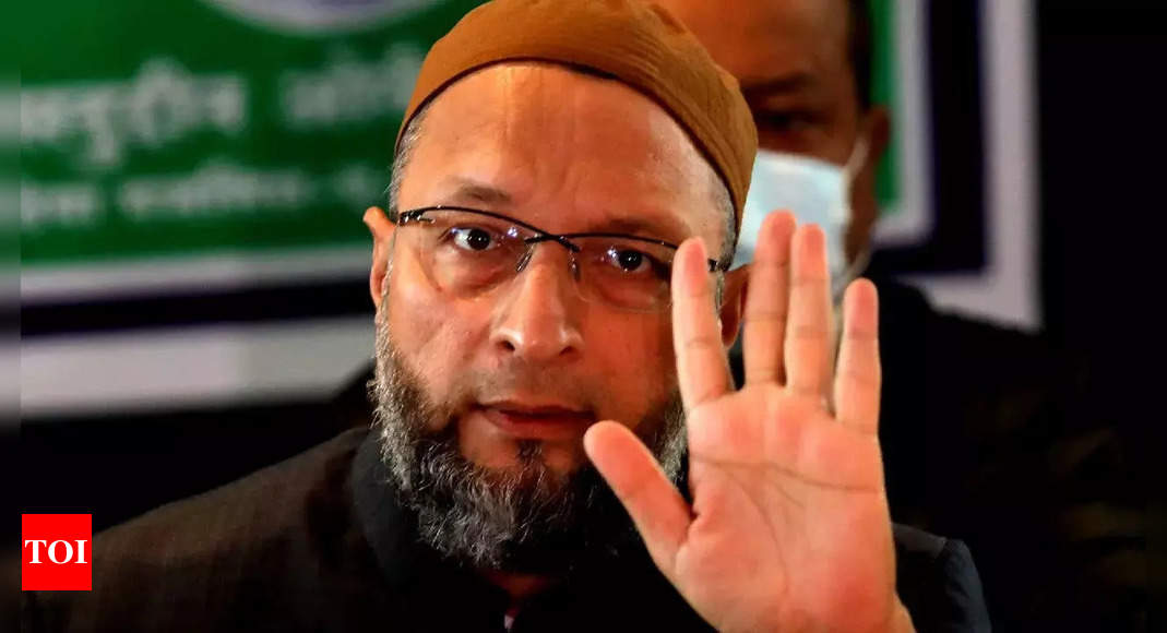 Owaisi Criticizes Decision to Award Bharat Ratna to L.K. Advani