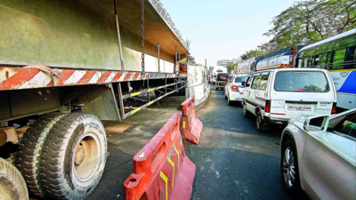 7-hr traffic chaos around University Chowk after trailer turns on its side