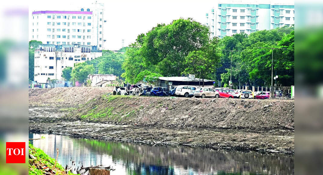 Cooum Encroached: Cooum Encroached Again, This Time On Greams Road ...