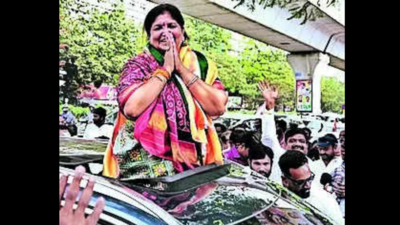 Bhatti's wife makes a splash for Cong ticket, jams city