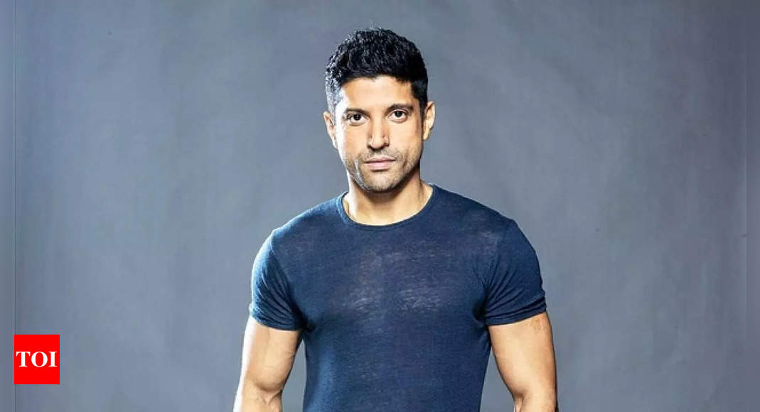 Watch Farhan Akhtar’s Mesmerizing Guitar Rendition of Sholay’s Iconic Theme |