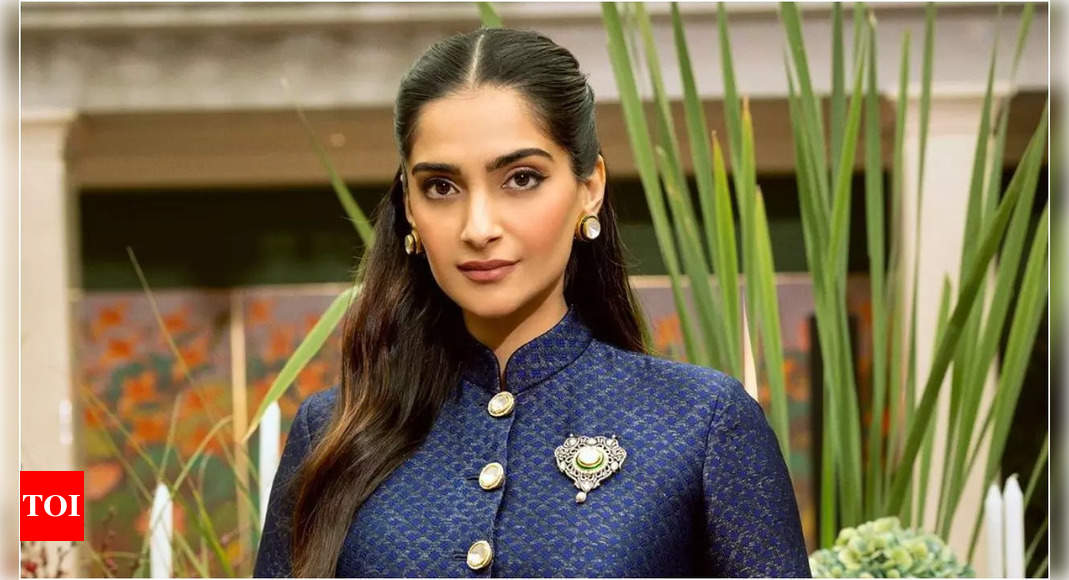 Sonam Kapoor and Husband Host India-Themed Party