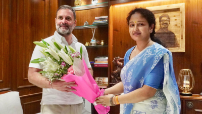 Jharkhand: Rahul Gandhi meets Hemant Soren's wife Kalpana