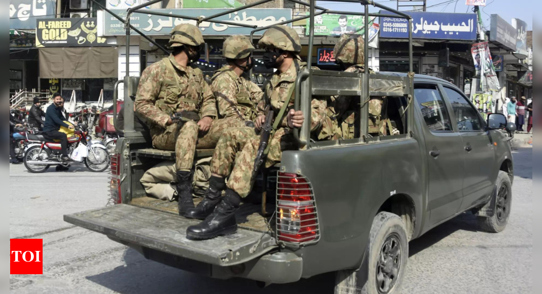 Des terroristes tuent 10 policiers avant les élections au Pakistan |  Nouvelles du monde