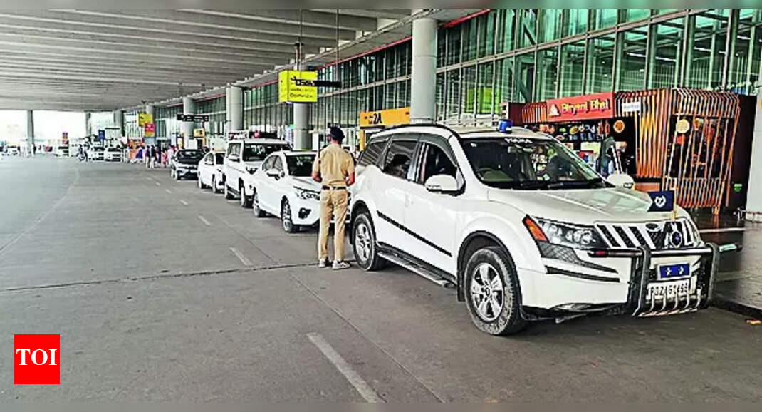 Illegal Parking: Illegal parking of VIP cars back at Kol airport ...