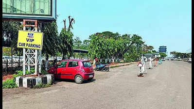 Illegal parking of VIP cars back at Kolkata airport
