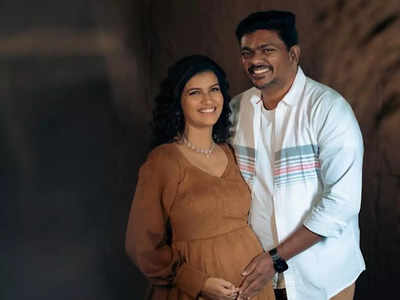 Modhalum Kadhalum actress Sridevi Ashok announces second pregnancy with a sweet post