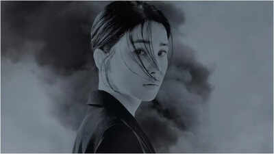 Lee Bo Young debuts an intense look in ‘Hide’ poster