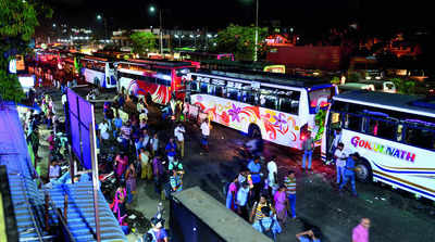 Govt to HC: Pvt buses can pick up, drop commuters at 3 places