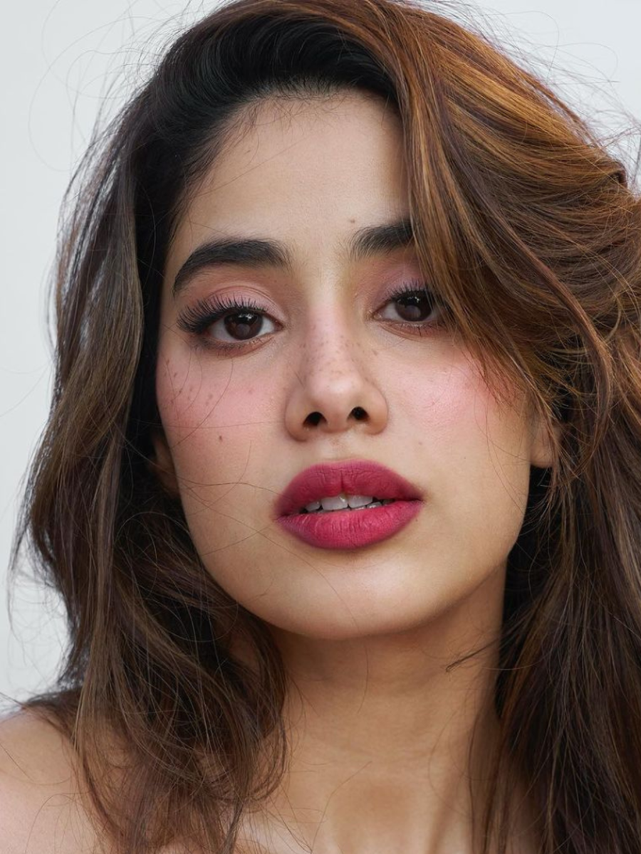 Janhvi Kapoor Turns Head In Her Valentine’s Day Look | Times Now