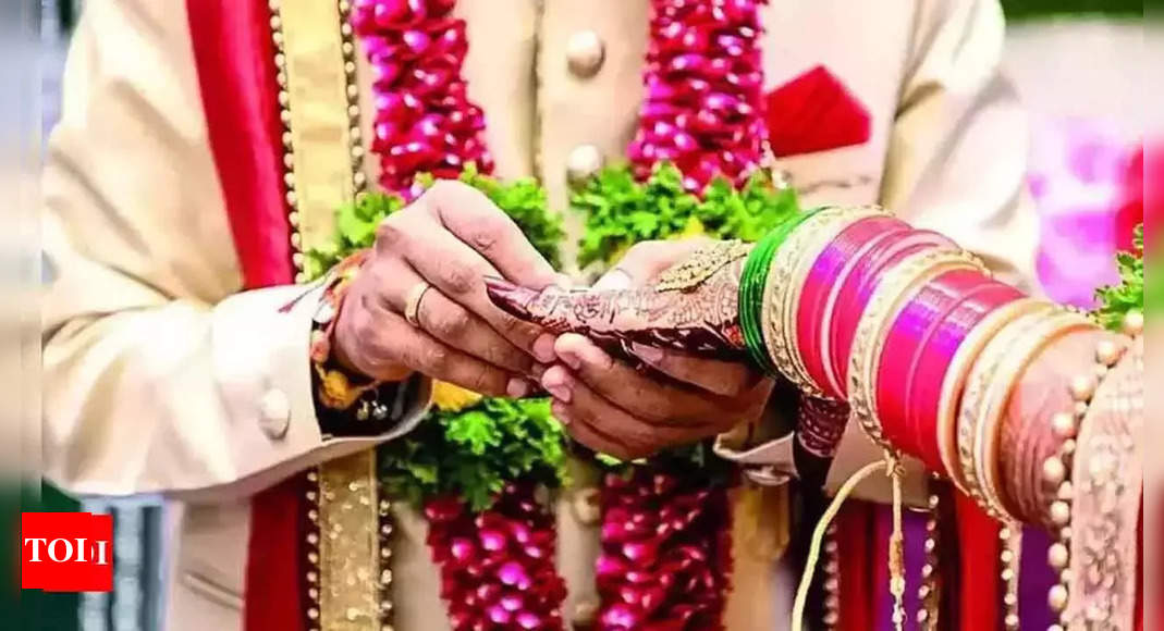 Man marries cop after showing fake news of him clearing UPSC