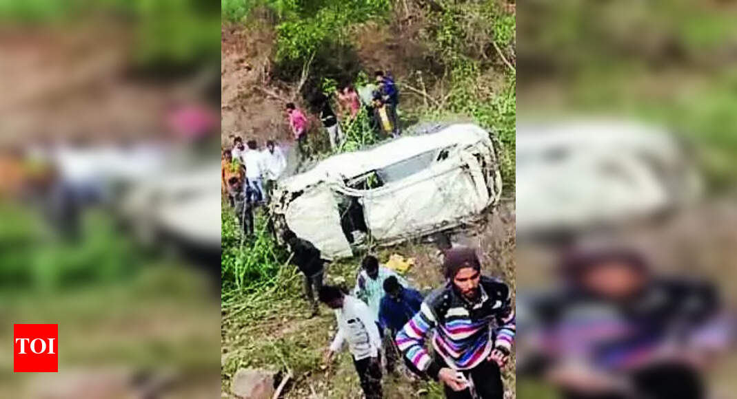 3 Dead, 8 Hurt As Suv Hits Bike, Rams Into Tea Kiosk | Bhopal News ...