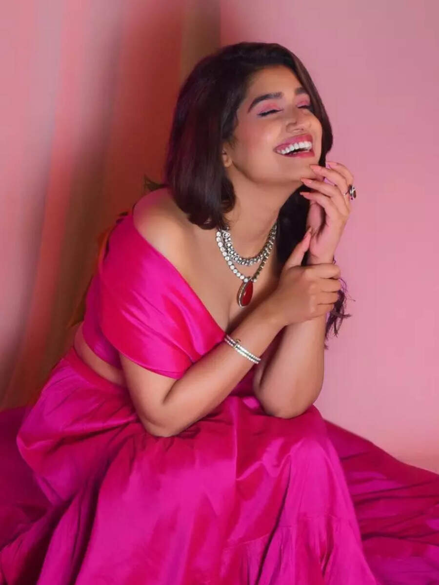 Rasika Sunil's gorgeous photoshoot in pink gown - Vimarsana News