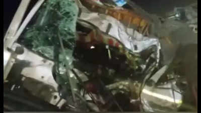 Seven died, 15 injured in lorry-bus collision near Andhra Pradesh's Nellore