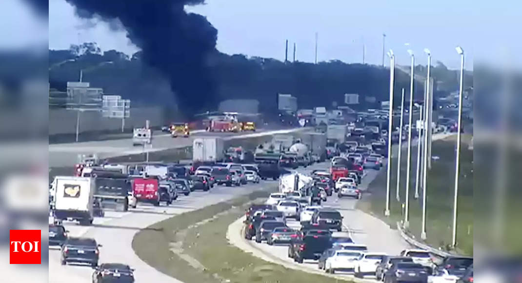 Small plane crash on interstate 75 in Florida; two dead, investigation underway – Times of India