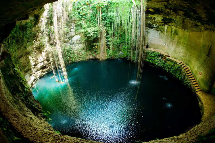 Cenote Ik Kil, Mexico