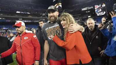 Taylor Swift lands in Los Angeles ahead of Las Vegas Super Bowl
